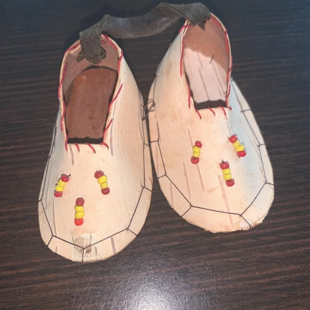 Vintage Handmade Tree Bark  Miniature Moccasins Mackinaw Island 1941 Souvenir